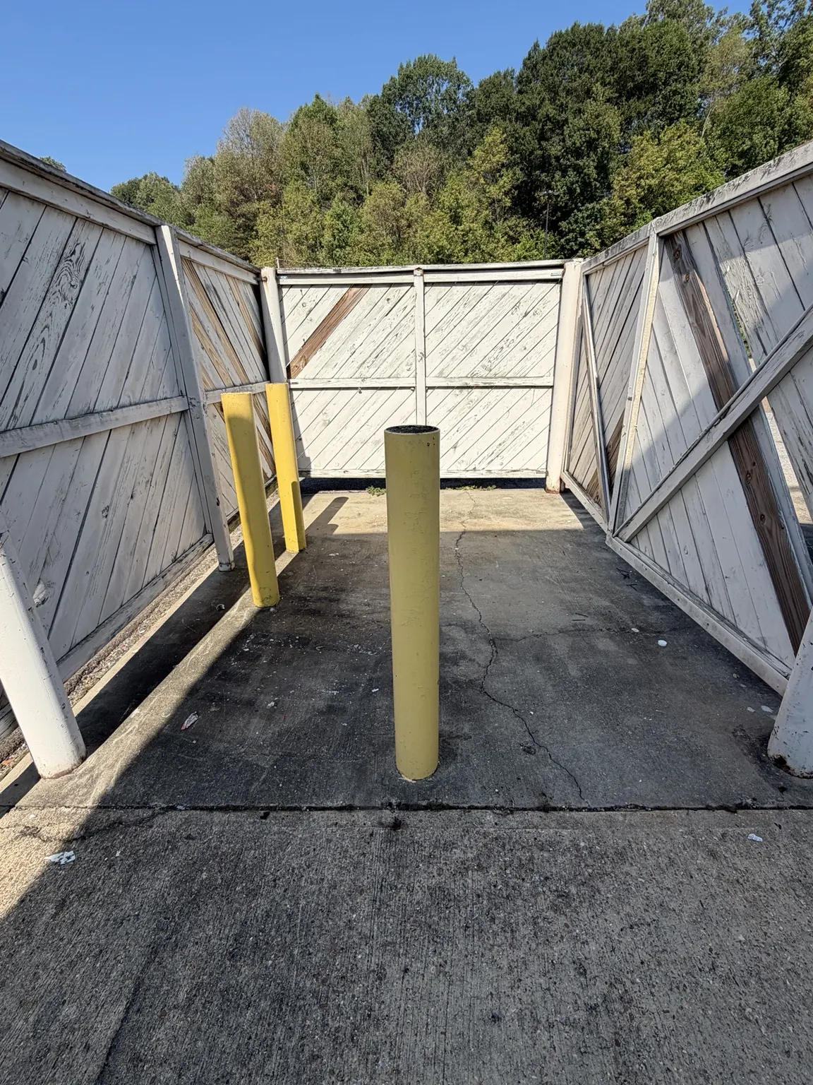 Cleared outdoor commercial enclosure in Frisco after junk removal